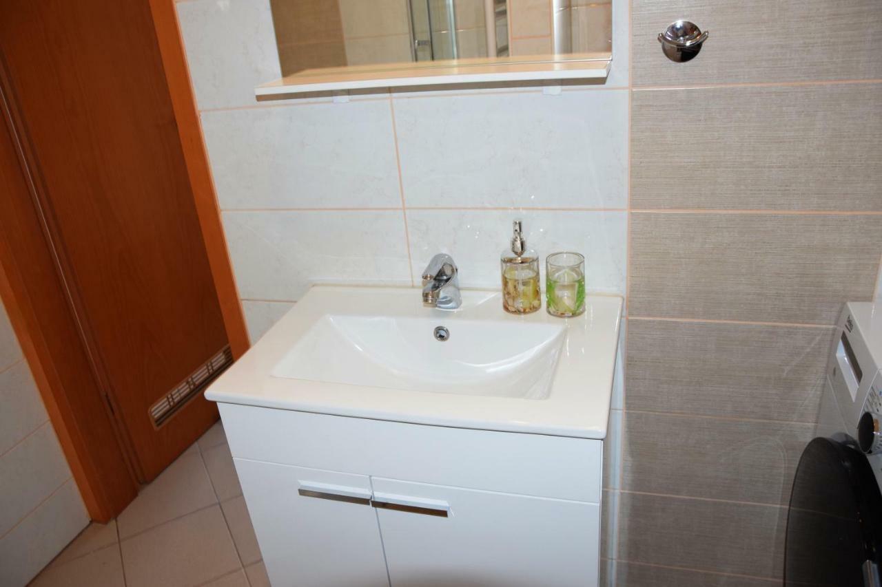 Comfy And Bright Apartment Kranj Exterior foto